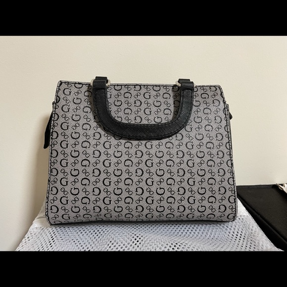 Guess Hand Purse (small) - Picture 2 of 4